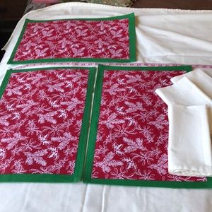 Nwt placemats with 3 white cloth napkins bundle. For the holidays